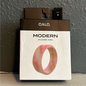 QALO Modern Pink Silicone Ring